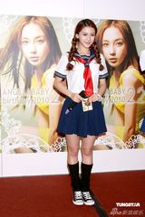 幻灯图：黄晓明绯闻女友校服装扮 清纯似张柏芝