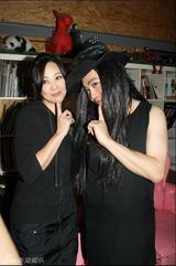 组图：彭浩翔拍《别问我是谁》导演反串版MV