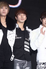 高清图：韩国五大组合天团开唱 SJ压轴掀高潮 