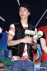 组图：JPM携机器猫做公益 第二张大碟筹备中