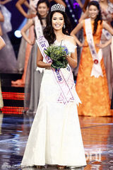 组图：2013韩国小姐决选上演泳装秀 SHINee助兴