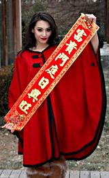 组图：宁丹琳片场拍贺年写真 红色礼服惊艳迷人