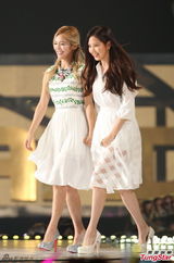 高清：EXO摘MAMA大奖 泫雅贤胜热吻Rain复出