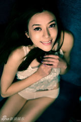 幻灯图：周韦彤性感写真 妩媚冷艳尽显神秘