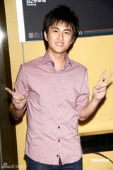 幻灯组图：李玟个唱玩变装秀 浴池上演“贵妃醉酒”