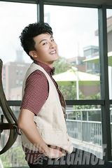 组图：孙艺洲时尚写真 绅士雅痞双面风范