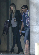 组图：超模吉赛尔-邦辰素颜现身街头