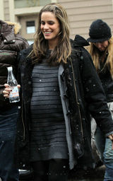 幻灯图集：《2012》阿曼达-皮特大肚亮相圣丹斯