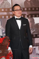 组图：《低俗喜剧》剧组牵骡子亮相金像奖红毯