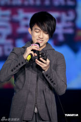 幻灯图：众星闪耀京城嘉年华 林宥嘉SHE燃点激情