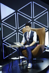 组图：演说家乐嘉情绪失控数度飙泪 与鲁豫发飙