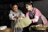 组图：《秀秀》张博为爱屈居豆腐坊做豆腐