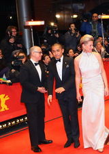 组图：柏林开幕 梁朝伟粉丝爆棚小李女友性感