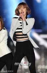 组图：孙丹菲WAPOP演出露蛮腰 AOA等性感劲舞