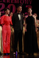 组图：吴奇隆张萌亮相旅游盛典 现场星光熠熠