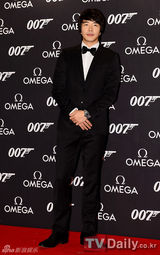 组图：韩星金宣儿权相佑等出席名表上市活动