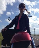 组图：15岁小彩旗可爱私照曝光 也玩浓妆非主流