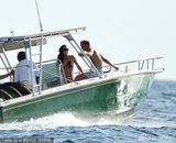 组图：威廉王子夫妇曝早年密恋照 凯特秀姣好身材