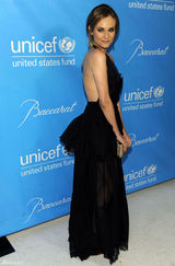 高清组图：黛安-克鲁格亮相黑色礼服真空秀美背