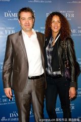 组图：老牌美女德纳芙助阵《铁娘子》首映雍容华贵