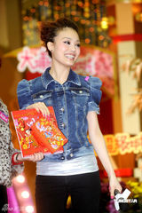 高清图：容祖儿出席新碟签名会 自曝理想情人条件 