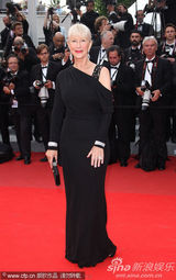 幻灯图集：海伦-米伦携丈夫恩爱亮相戛纳红毯