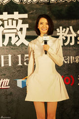 组图：戚薇助阵公益活动 为唇腭裂儿童筹款