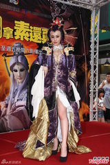 高清组图：洪棠扮布袋戏主角 爆乳装露E奶吸睛