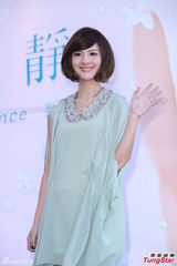 组图：郭静签唱会否认整容 厨师爸爸送乳鸽助阵