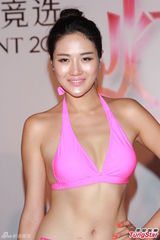 组图：亚姐泳装火辣秀胸 怪咖多女版王祖蓝现身