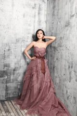 组图：刘一缇曝最新写真 知性气质低调华丽