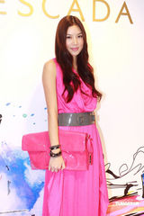 组图：乐基儿曼妙长裙亮相 暂不生BB拒人工受孕