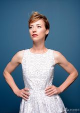 组图：《所有错误的理由》主演拍写真俏丽大方