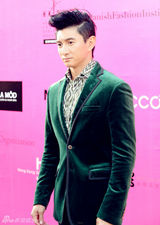 组图：吴奇隆获封时尚领袖 自言喜欢扮帅