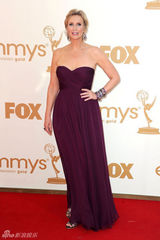 组图：艾美奖红毯女星竞艳 首饰璀璨彰显时尚