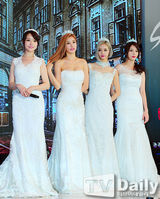 组图：韩团GirlsDay发新专辑 薄纱红裙显妖娆