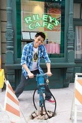 组图：夏雨玩转新加坡 展阳光笑容袒露自由内心