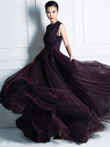 组图：姚星彤最新写真 优雅新古典韵味