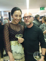 组图：白百何身着梦幻古堡裙看秀 称圆童话梦