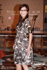 幻灯图：港姐汤宝珍获选时尚目光奖 称想拍新剧