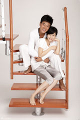 高清图：佟大为关悦夫妻档代言 幸福偶像甜蜜生活