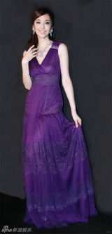 组图：吴佩慈身着紫裙出席活动气质高贵