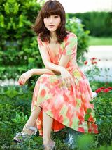 幻灯图集：邓家佳夏日户外写真 粉裙伊人清纯唯美