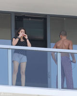 组图：麦当娜带小男友与全家人共度感恩节