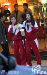 幻灯：李冰冰全智贤拍《秘扇》 穿学生装扮嫩