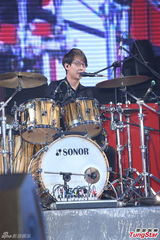 组图：五月天尾牙演出high爆 热度堪比演唱会