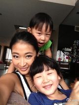 组图：儿童节盘点微博群星孩子萌照 温馨寄语