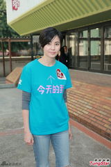 组图：蒙嘉慧巧遇发哥教买菜 获对方鼓励打气