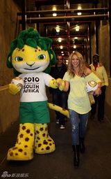 幻灯图集：世界杯今夜闭幕 夏拉奇和吉祥物一起亮相