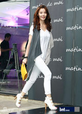 组图：韩星李泰兰尹素怡等出席某服饰品牌T台秀